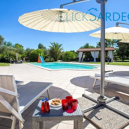 فيلة Clicksardegna Paradiso With Swimming Pool Large Garden And Tennis Court