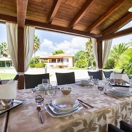 Villa Paradiso With Swimming Pool Large Garden And Tennis Court Alghero