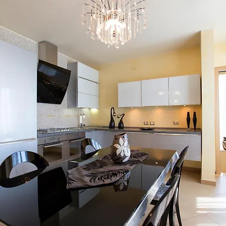 فيلة Clicksardegna Paradiso With Swimming Pool Large Garden And Tennis Court ألغيرو