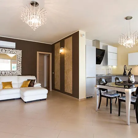 Paradiso With Swimming Pool Large Garden And Tennis Court Villa
