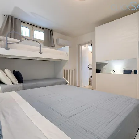 فيلة Clicksardegna Paradiso With Swimming Pool Large Garden And Tennis Court